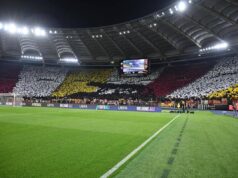 Roma, coreografia contro Bologna. Ironia social: “Sembra un gatto”