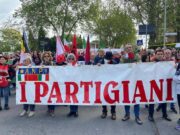 25 aprile, cortei in tutta Italia: momenti di tensione a Roma – Diretta