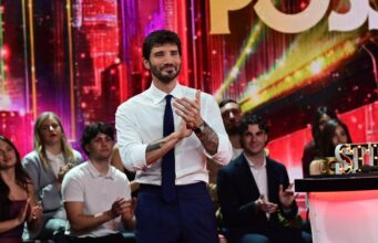 ‘Anche Stasera tutto è possibile’, oggi puntata speciale dello show condotto da De Martino