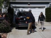 Attentato a Washington, Allen e il manifesto contro Trump: “Stop ai suoi crimini”