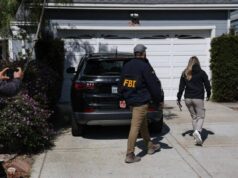 Attentato a Washington, Allen e il manifesto contro Trump: “Stop ai suoi crimini”