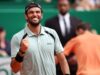 Berrettini travolge Medvedev a Montecarlo e si ‘scusa’ con… Carlo Verdone. Cos’è successo