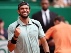 Berrettini travolge Medvedev a Montecarlo e si ‘scusa’ con… Carlo Verdone. Cos’è successo
