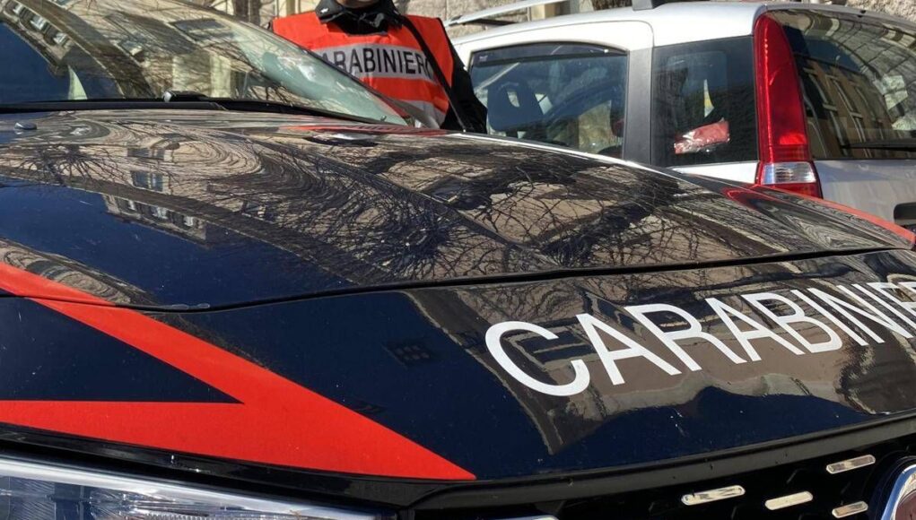 Cagliari, donna precipita da terzo piano e muore: non si esclude l’omicidio