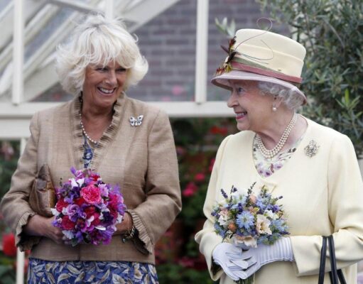 Camilla e il ricordo di Elisabetta II: “Si ritagliò un ruolo tutto suo in un mondo di uomini”