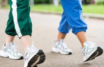 Camminare di pomeriggio è meglio per la glicemia, lo studio e l’orario ideale