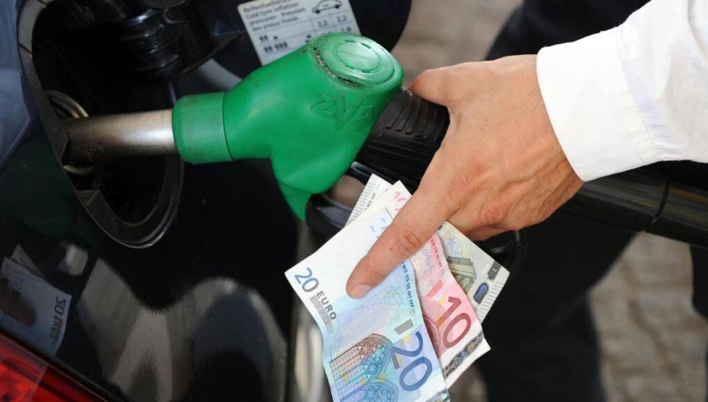 Carburanti, prosegue rialzo prezzi: nuovi aumenti per benzina e diesel