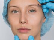 Chirurgia estetica in crescita, ma è rivoluzione ‘soft’: i trend dal seno ai filler