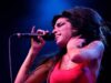 Cimeli di Amy Winehouse, il padre perde la causa contro due amiche della cantante