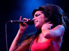 Cimeli di Amy Winehouse, il padre perde la causa contro due amiche della cantante