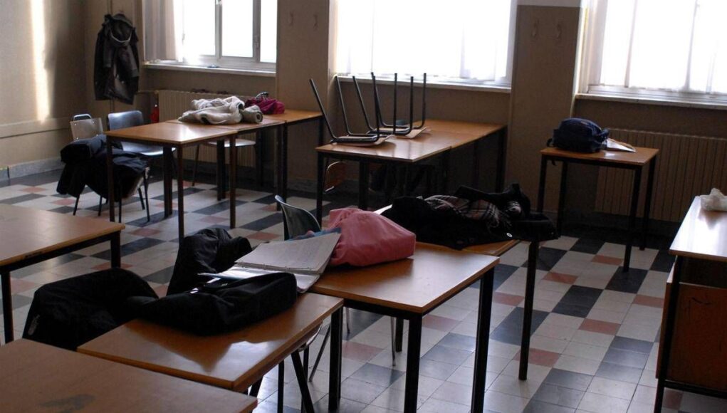 Colta da malore in classe, insegnante muore durante la lezione