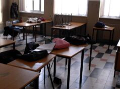Colta da malore in classe, insegnante muore durante la lezione