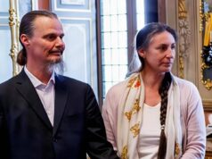Famiglia nel bosco, bimba ricoverata per crisi respiratoria. Garante per l’Infanzia: “La mamma non è con lei”
