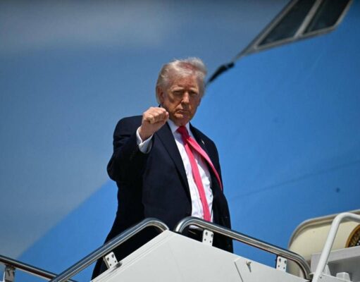 Iran-Usa, negoziati in bilico. Trump: “Accordo o distruggo tutto”. Colpita e bloccata nave di Teheran