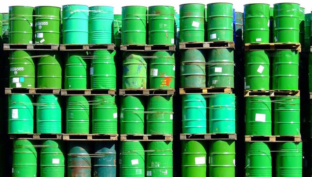 Iran e la tregua di 2 settimane, prezzo petrolio crolla con riapertura Stretto di Hormuz