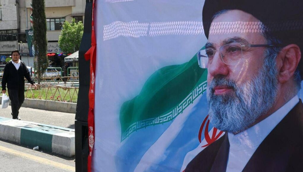 Iran, ore frenetiche prima della tregua: il ruolo chiave di Khamenei nel sì all’accordo