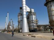 Iran ‘sommerso’ dal petrolio, Teheran sfrutta serbatoi abbandonati e container improvvisati