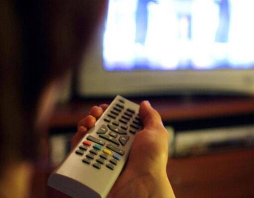 ‘La buona stella’ vince la prima serata, La Ruota batte Affari Tuoi