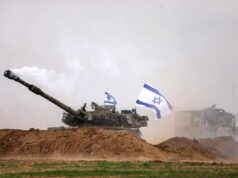 Libano, soldato Idf profana statua di GesĂą