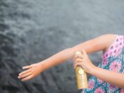 Melanoma, tre le mosse per prevenirlo. L’esperto: “La crema solare non basta”