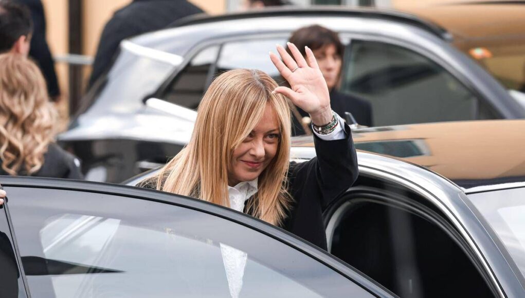 Meloni nel Golfo: “No visita simbolica, si decide nostra sicurezza e futuro economico”