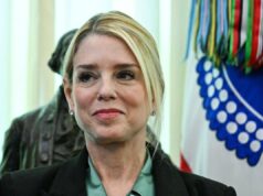 Pam Bondi licenziata da Trump, ma rischia di dover deporre al Congresso sul caso Epstein