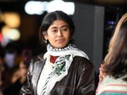 Parigi, l’eurodeputata Rima Hassan è stata fermata per apologia del terrorismo