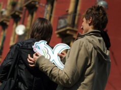 Pesce d’aprile, origini e storia del giorno degli scherzi