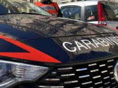 Scontro a fuoco in strada a Napoli, ferite due ragazze di 23 e 24 anni