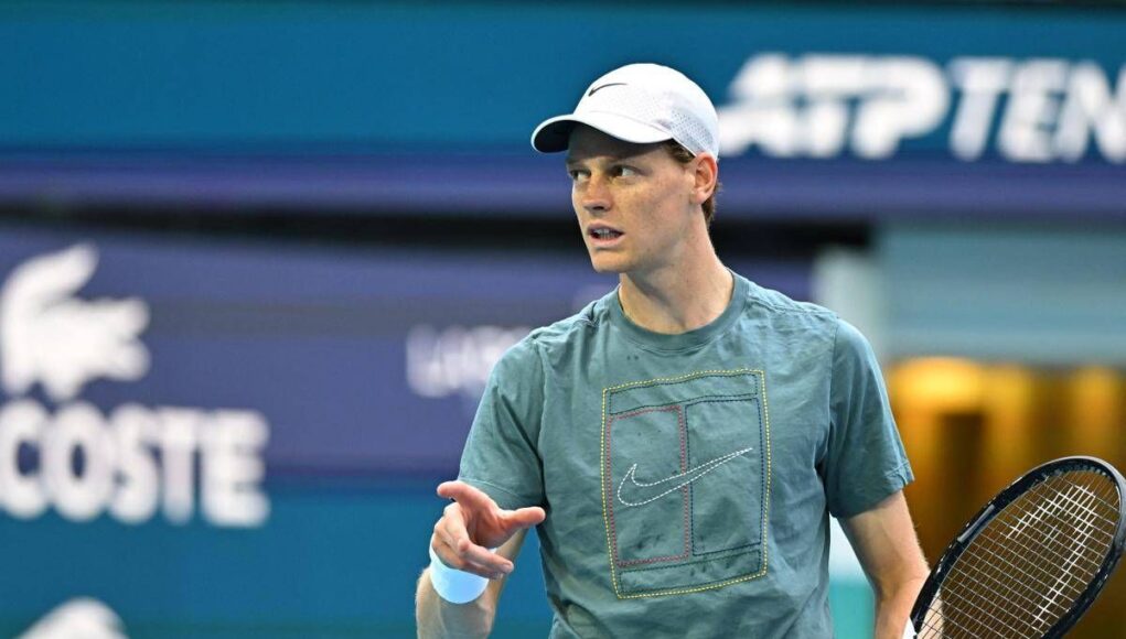 Sinner maestro di tennis per un giorno: la ‘lezione’ a Montecarlo