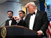 Spari alla cena con i giornalisti della Casa Bianca, Trump portato al sicuro