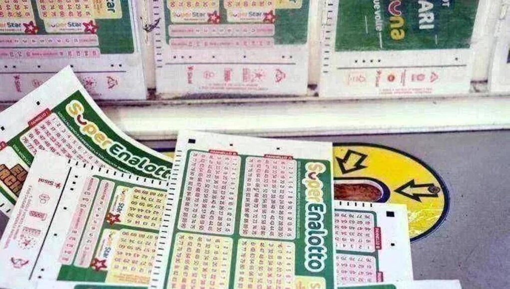 Superenalotto, due 5+1 incassano 289mila euro a testa: i numeri vincenti