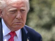 Trump: “Iran al collasso finanziario, vuole Hormuz aperto ma così accordo impossibile”