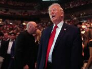 Trump, il nuovo piano: “Blocco subito lo Stretto di Hormuz”. Negoziati o attacco? I messaggi all’Iran