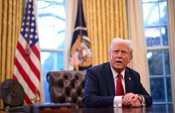 Trump ordina nuovi dazi sui farmaci, rivisti quelli sui metalli