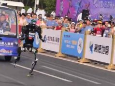 Un robot batte gli uomini (con record assurdo) nella mezza maratona di Pechino – Il video