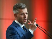 Ungheria, Magyar al lavoro per evitare il ritorno di Orban: “Solo due mandati per il premier”