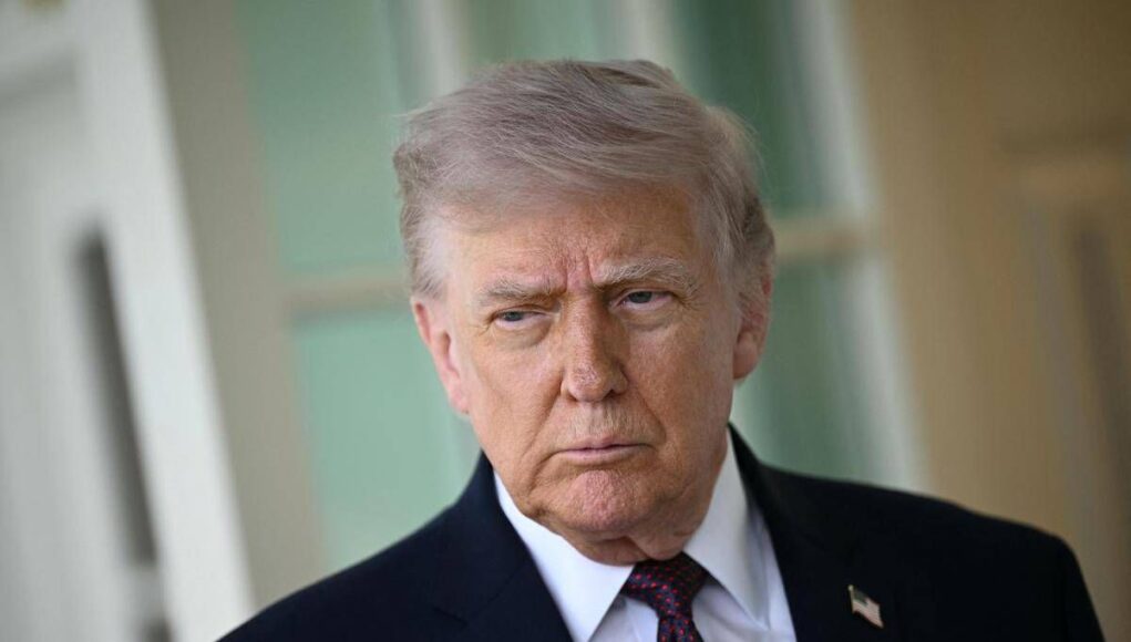 Usa-Iran, braccio di ferro nello Stretto di Hormuz. Trump: “Teheran vuole un accordo”