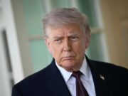 Usa-Iran, braccio di ferro nello Stretto di Hormuz. Trump: “Teheran vuole un accordo”