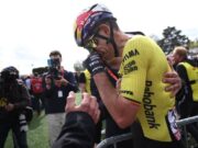 Van Aert vince la Parigi-Roubaix davanti a Pogacar