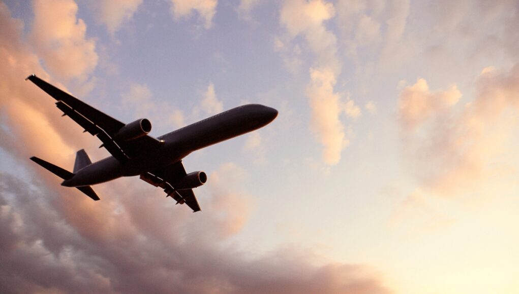 Voli a rischio? Aeroporti quasi a secco, cosa succede se Hormuz non riapre a breve