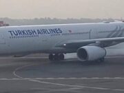 Aereo prende fuoco dopo atterraggio a Kathmandu in Nepal