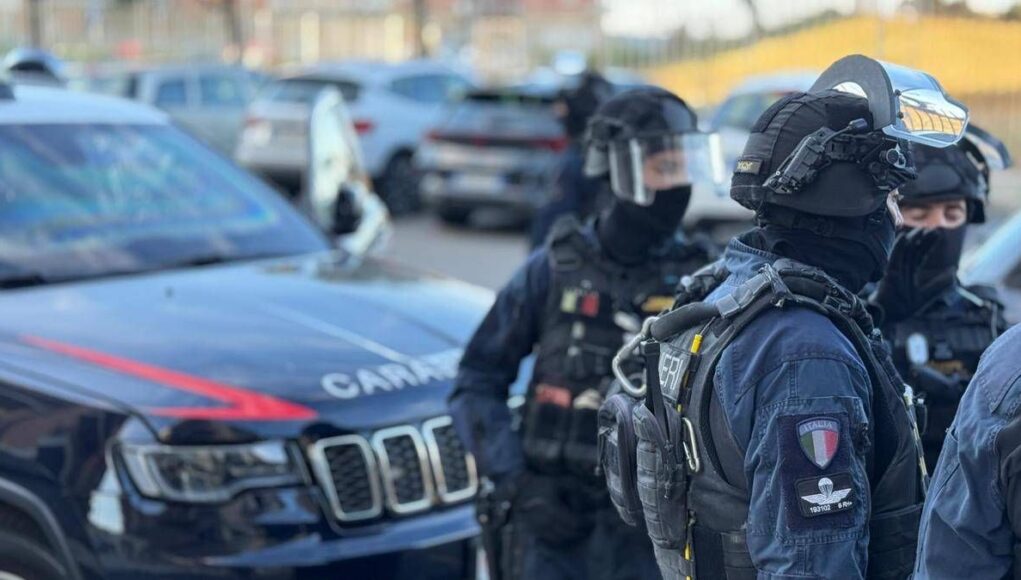 Blitz antidroga tra Ostia e Fiumicino: controlli dei Carabinieri con elicottero e unità cinofile nelle zone dello spaccio