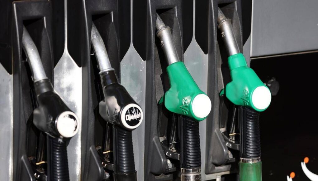 Carburanti, prezzi benzina e diesel scendono ancora: la situazione oggi