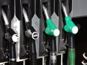 Carburanti, prezzi benzina e diesel scendono ancora: la situazione oggi