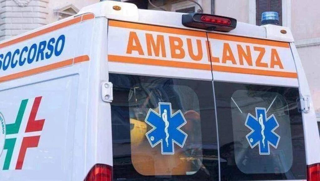 Catanzaro, pilota di canadair accoltellato in aeroporto: è in codice rosso
