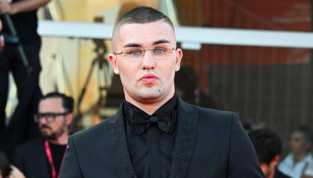 Danneggia auto con tre amici, arrestato a Milano l’attore di ‘Mare fuori’ Artem Tkachuk