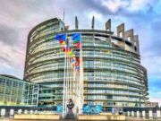 Eurocamera, sì al voto per delega per le deputate incinte o neo-madri