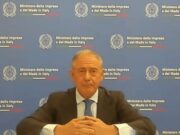 Farmaceutica, Urso: “Modello di politica industriale per vincere sfida innovazione”