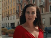 Fastweb vs Iliad, scintille per Megan Gale (ex-testimonial Omnitel): cosa sta succedendo